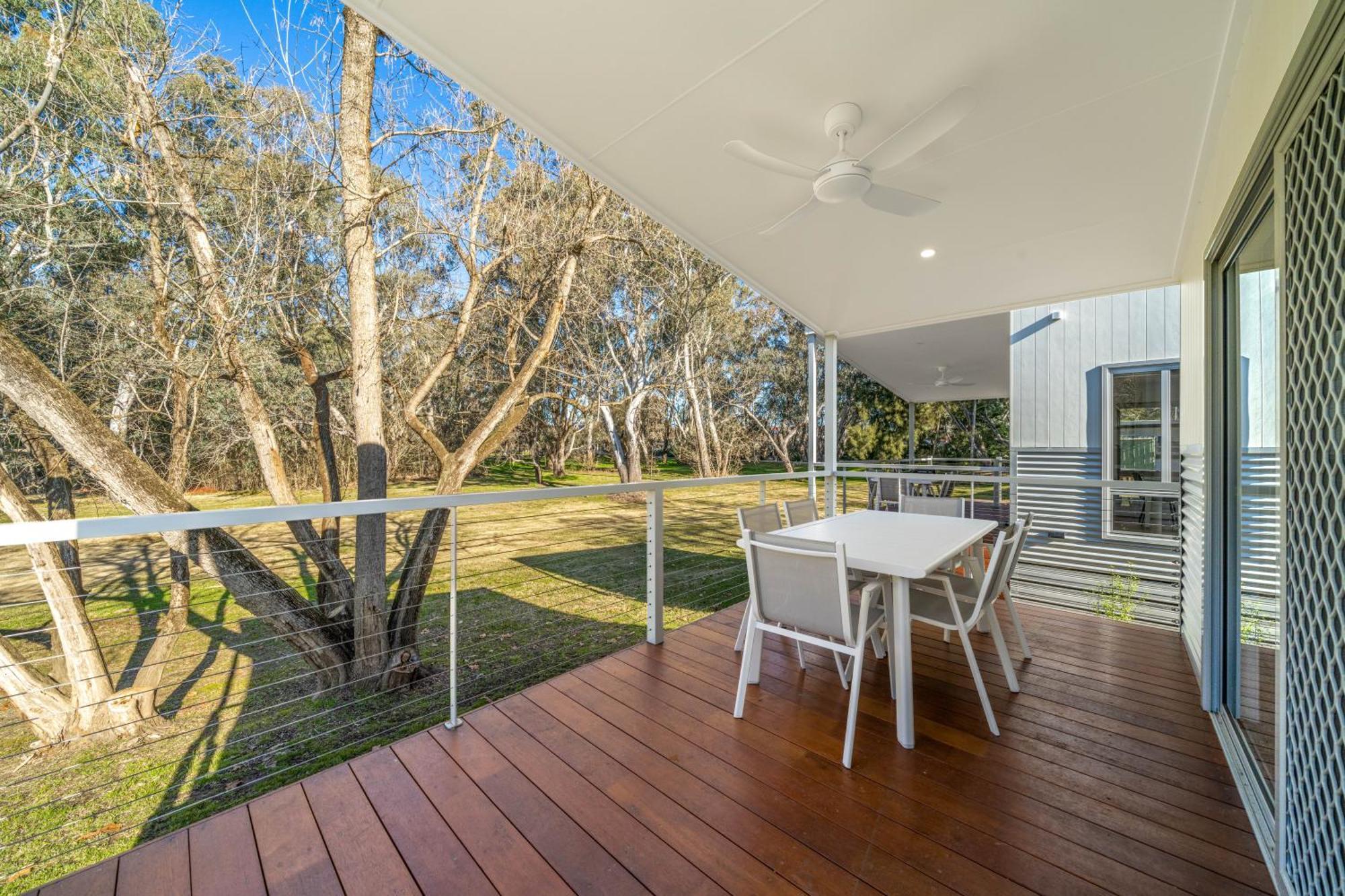 Painters Island Holiday Park Hotel Wangaratta Exterior photo